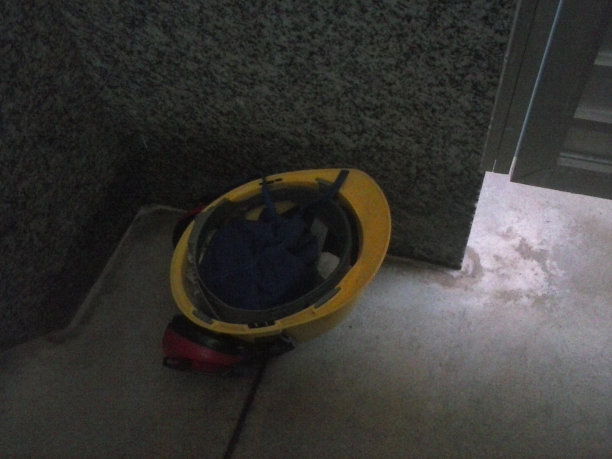 带头盔的浴室图片下载