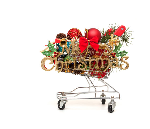 圣诞装饰礼物在购物车孤立的白色背景图片下载