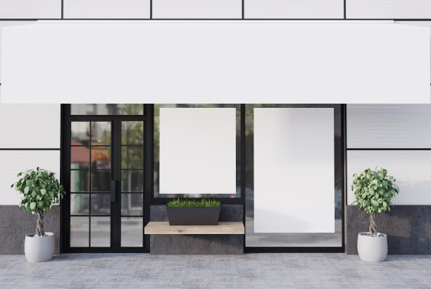 白色咖啡馆外，前面有两张海报素材图片