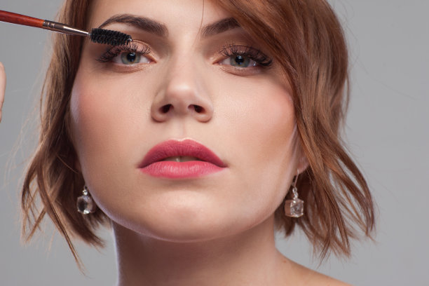 美风格模型。化妆教程特写镜头图片下载