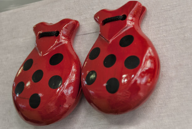 ：精美的少数民族服饰图片下载