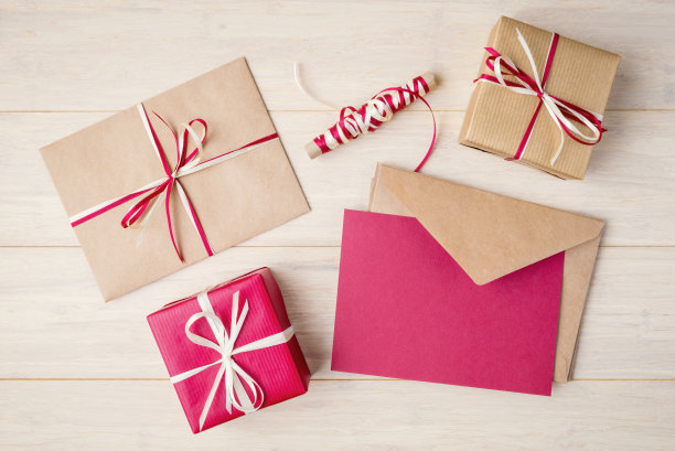 俯视图工艺信封和礼品盒图片下载