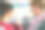 多民族情侣，白人男子和黑人亚洲女孩使用智能手机上的导航系统应用程序在车。现代小工具的生活方式，家庭旅行活动，或在线出租车呼叫请求服务概念。图片下载