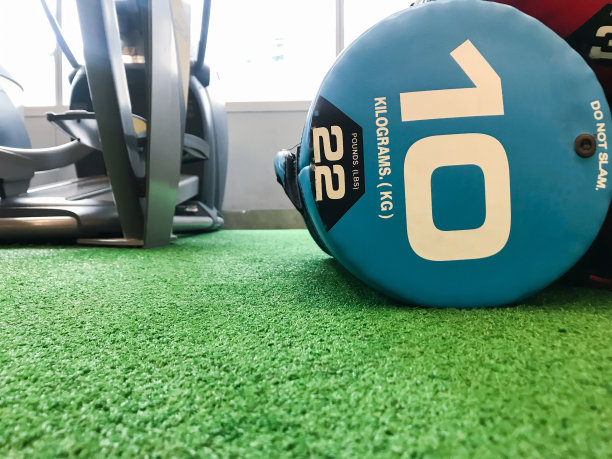 集中锻炼核心包在你的肩膀上。图片下载