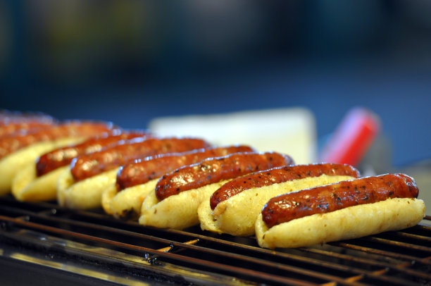 中国的街头食品。每个摊位都有不同种类的中国小吃。图片下载