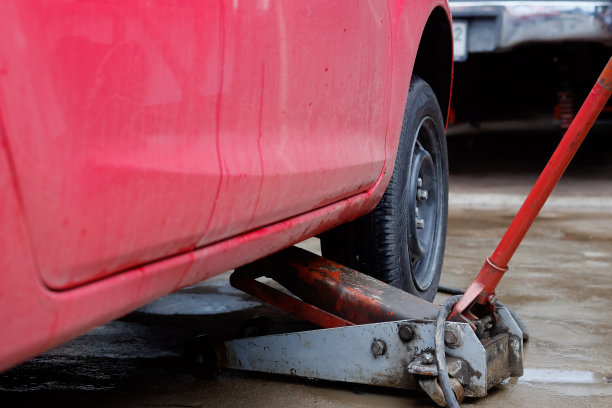 改变轮胎。图片下载