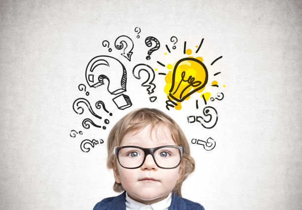 可爱的戴眼镜的小男孩，有问题，有主意图片下载