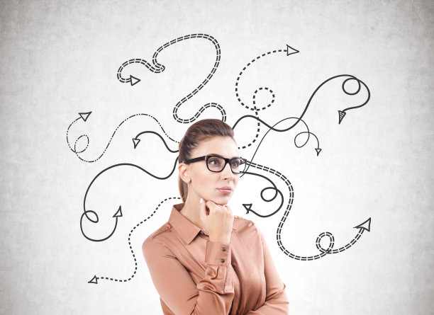 米黄色沉思的女人，箭图片下载