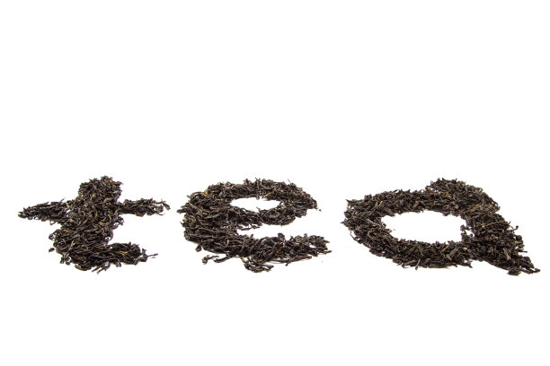 白色背景上的一堆红茶图片下载