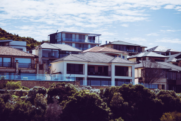 沿河的居民区图片下载