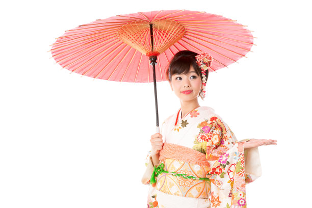 迷人的亚洲女人穿着furisode孤立在白色背景图片下载