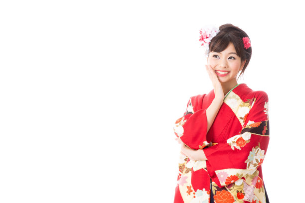 迷人的亚洲女人穿着袴孤立在白色背景图片下载