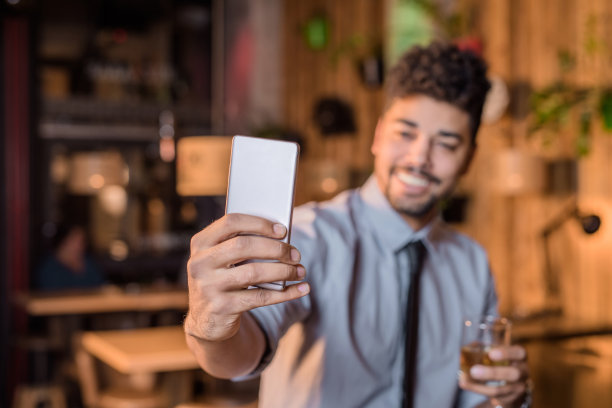 我和我最好的朋友威士忌图片下载