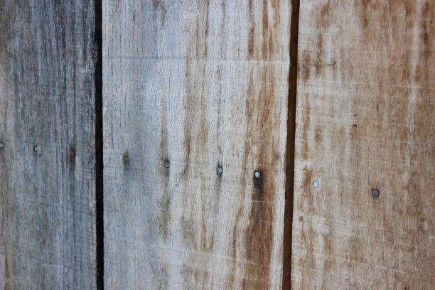 风化木栅栏和铁钉宏观背景纹理图片下载