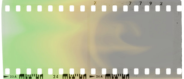 带有绿色和黄色色调的老式胶片条框。图片下载