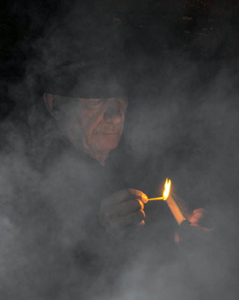 成熟男性出击图片下载