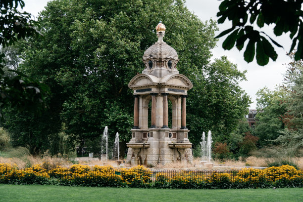 阿姆斯特丹公园里美丽的喷泉图片下载