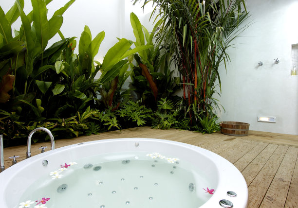 户外浴缸图片下载