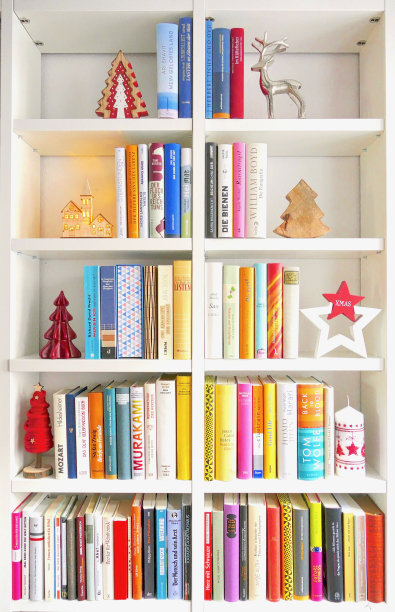 圣诞树形状的书架图片下载