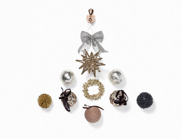 白色背景上的圣诞装饰品图片下载