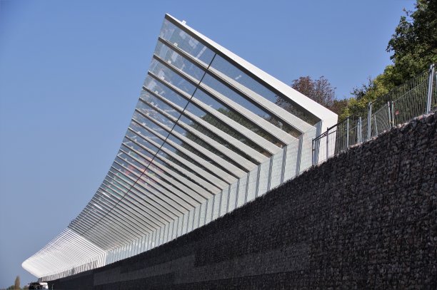 玻璃隔音屏障的制备图片下载