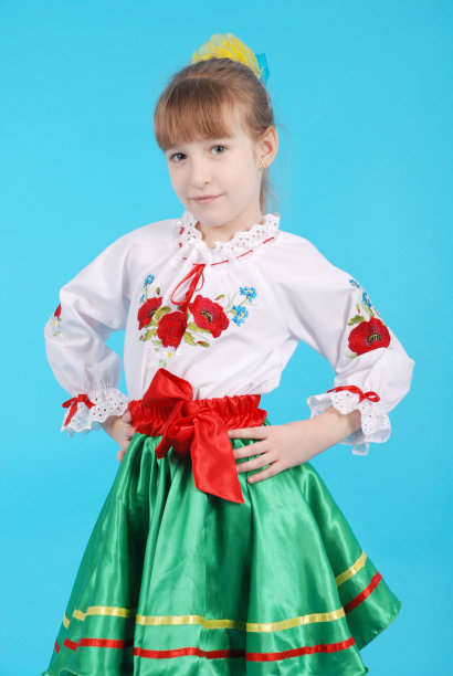 乌克兰刺绣少女图片下载