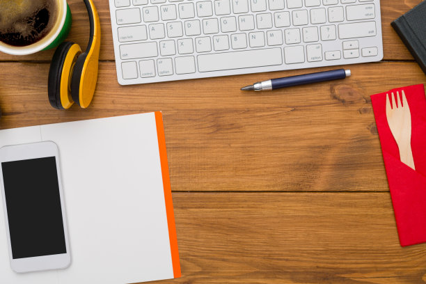 工作场所背景与办公用品木质桌面，平躺图片下载