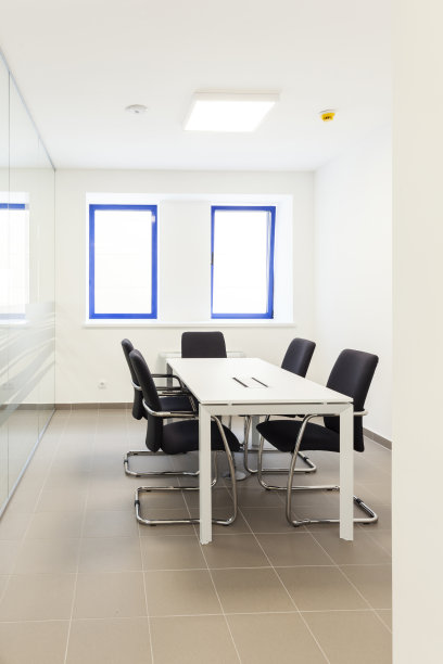 空荡荡的白色会议室图片下载