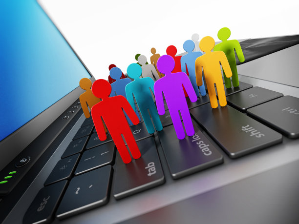 站在笔记本电脑键盘上的一组彩色简笔画图片下载