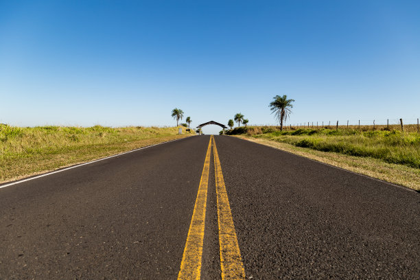 通往地平线的路图片下载