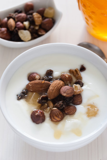 含麦片和坚果的酸奶图片下载