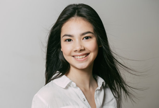 亚洲女子美女肖像。影棚拍摄。素材图片