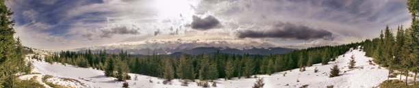 冬天的山全景图片下载