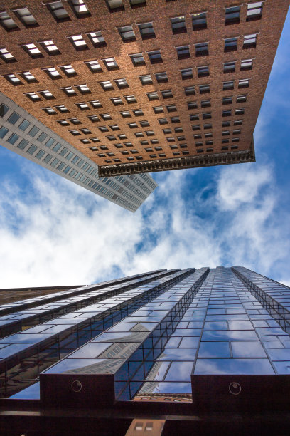 从下面的建筑与反射图片下载