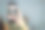 女子边走边用智能手机看电子杂志图片下载