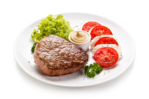 烤牛排配卡普莱沙拉图片下载