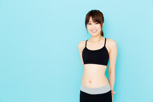 迷人的亚洲女人美丽的形象孤立在蓝色的背景图片下载