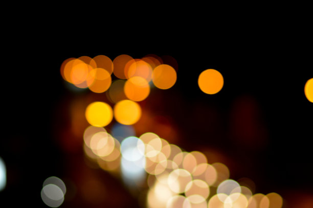 节日温暖的散景与闪烁的橙色圣诞灯图片下载