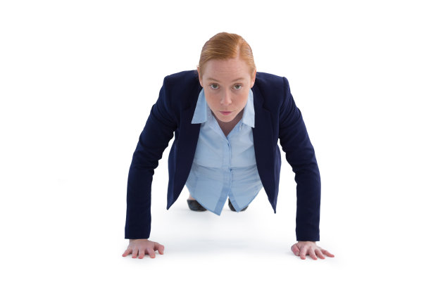 女商人在做俯卧撑图片下载