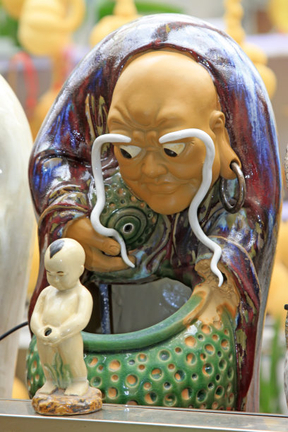 白眉罗汉雕塑，陶瓷制品素材图片