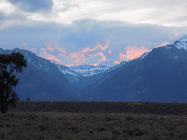 提顿山脉的日落图片下载
