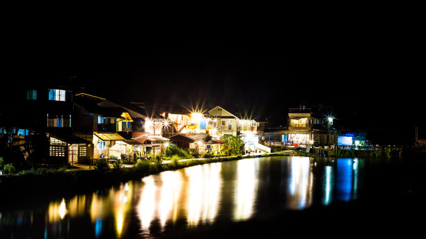 夜景照片，碧洛在北碧府，泰国图片下载