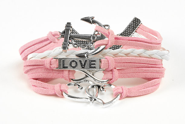 粉色的魅力手镯图片下载