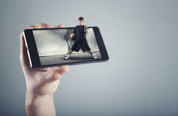 篮球运动员挑战比赛。图片下载