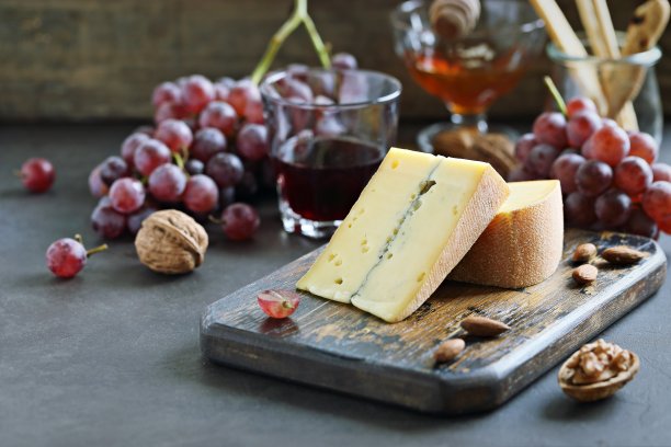 开胃菜餐桌概念为地中海午餐点菜晚餐。素材图片