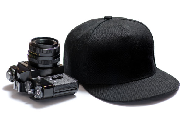 旧相机和黑帽子图片下载