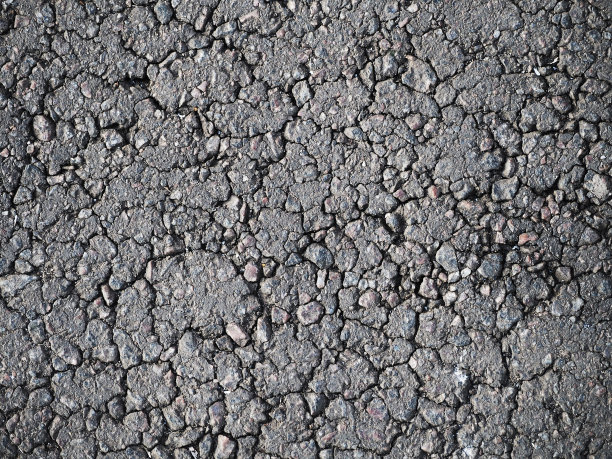 黑土干裂，缺乏水分。地面纹理。俯视图图片下载