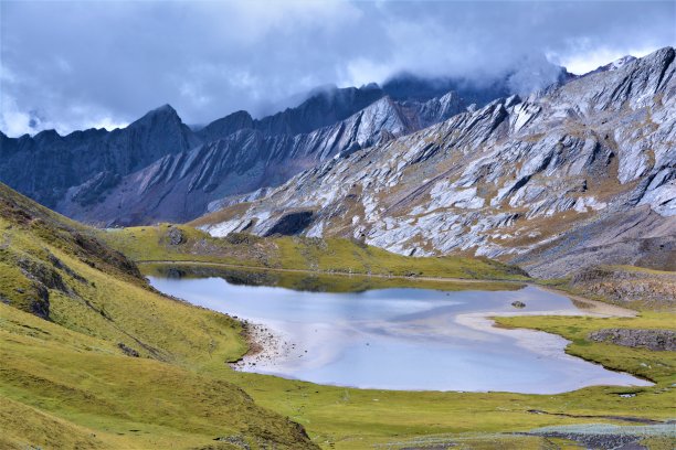 从“Huayhuash”山顶俯瞰图片下载