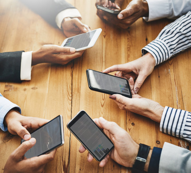 拿出你的手机，而不是成堆的文件图片下载