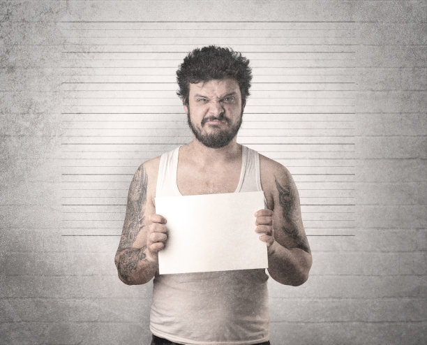 抓住了罪犯。图片下载